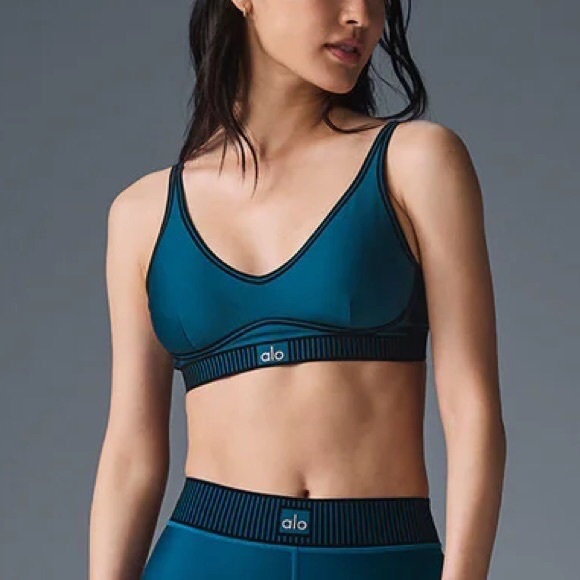 ALO Yoga Other - NWT Alo Yoga Airlift Line Up Sport Bra